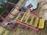 METAL ROLLING PLATFORM WITH STEPS