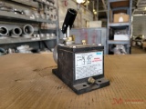 (1) NEW BETTS HYDRAULIC PUMP