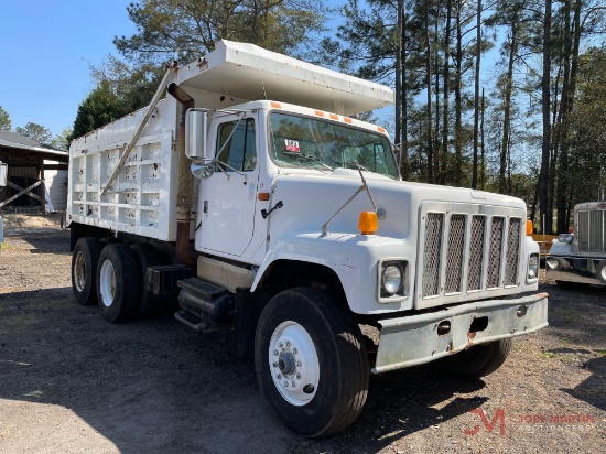 1996 INTERNATIONAL 2574 TANDEM DUMP TRUCK