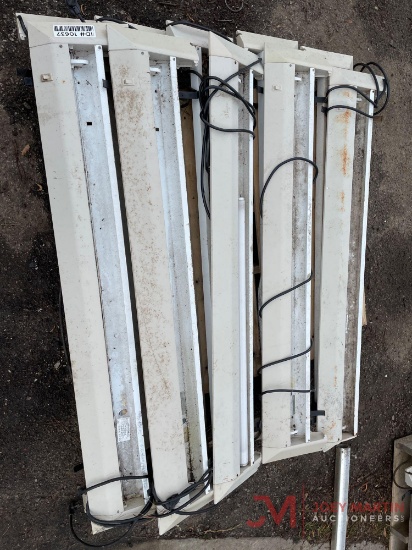 PALLET OF LIGHT FIXTURES