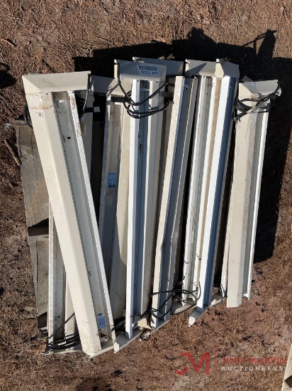PALLET OF LIGHT FIXTURES