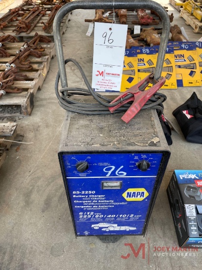 NAPA PORTABLE BATTERY CHARGER
