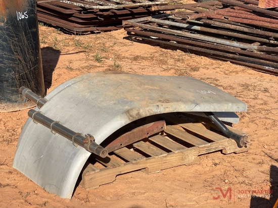 REAR FENDERS FOR RD TRACTOR