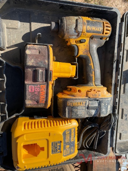 DEWALT 18V DRIVER W/ CARRY CASE