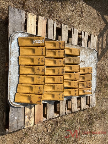 (24) NEW BUCKET TEETH