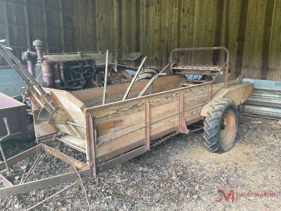 MINNEAPOLIS-MOLINE LS300 PULL TYPE SPREADER WAGON