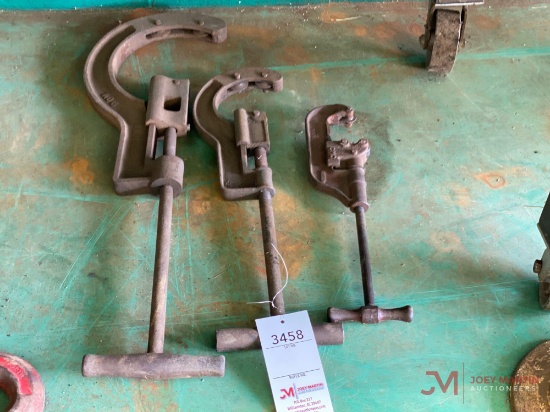 (3) MANUAL PIPE CUTTERS