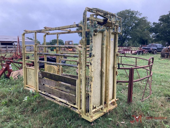 LIVESTOCK CHUTE