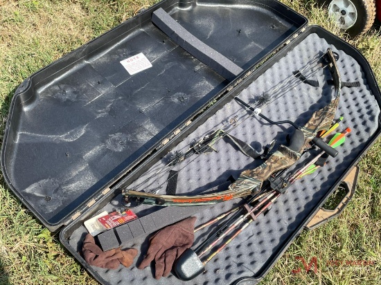 MOUNTAINEER ARCHERY BOW W/ PLASTIC CASE