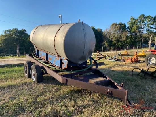 TOWABLE NURSE TANK WITH PUMP