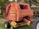 NEW HOLLAND 644 ROUND BALER