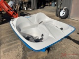 SUNDOLPHIN 5 PADDLE BOAT