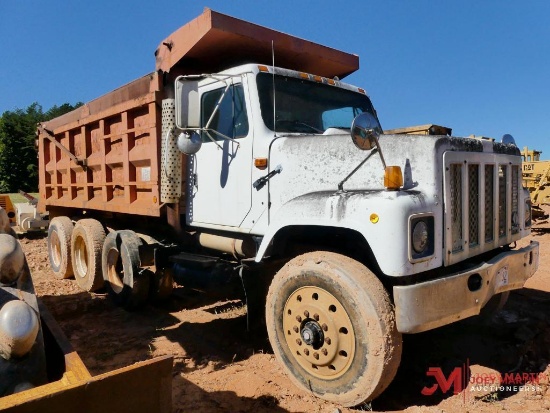 1997 INTERNATIONAL TRI AXLE DUMP TRUCK