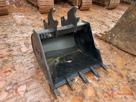 NEW DHC 36" TOOTH BUCKET, FITS KUBOTA...KX080