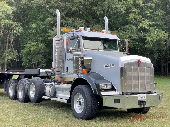 2010 KENWORTH T800 TRI-AXLE DAY CAB TRUCK TRACTOR