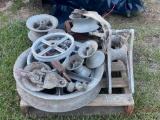 PALLET OF ALUMINUM PULLEYS