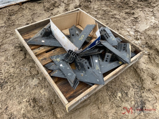 PALLET OF VARIOUS PLOW POINTS