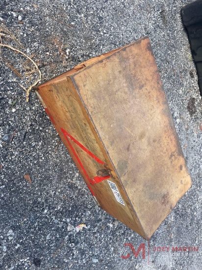 METAL TOOL BOX