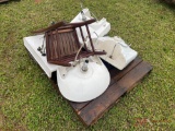 PALLET OF VARIOUS SINKS
