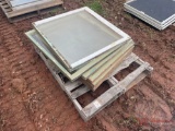 PALLET OF WINDOWS