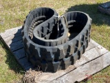 (1) UNUSED 200X52.5X72N RUBBER TRACK