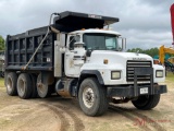 2000 MACK RD690S TRI-AXLE DUMP TRUCK