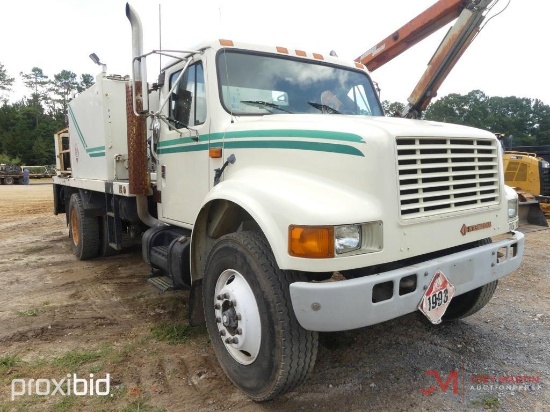 1991 INTERNATIONAL 4900 4X2 LUBE TRUCK