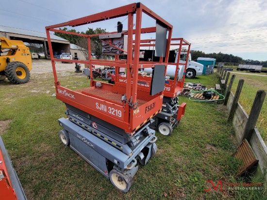 2015 SKYJACK SJIII 3219 ELECTRIC SCISSOR LIFT