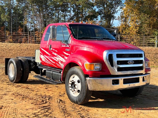 2004 FORD F-650 XL S.D. CAB AND CHASSIS TRUCK