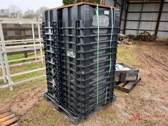 PALLET OF PLASTIC TOTES