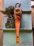 1 1/2 TON LEVER CHAIN HOIST, (PIC IS A SAMPLE, ITEMS MAY VARY IN CONDITION)