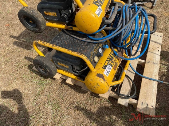 DEWALT 4.5 GALLON 200 PSI ELECTRIC AIR COMPRESSOR