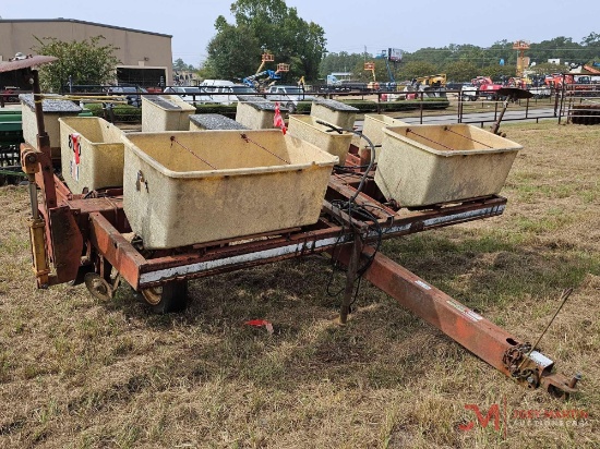 INTERNATIONAL HARVESTER 800 4 ROW PLANTER