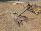 EXCAVATOR THUMB ATTACHMENT