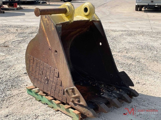41" EXCAVATOR TOOTH BUCKET W/ SIDE CUTTERS