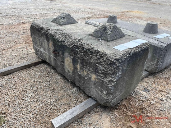 (1) 6' X 2' CONCRETE BARRIER
