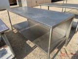 COMMERCIAL STAINLESS KITCHEN TABLE
