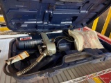 LINCOLN BATTERY POWERED GREASE GUN WITH CASE