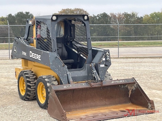2015 JOHN DEERE 318E SKID STEER