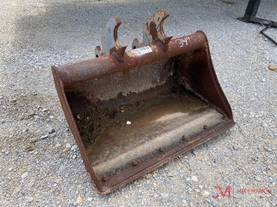 JOHN DEERE 34" SMOOTH EXCAVATOR BUCKET, COUPLER