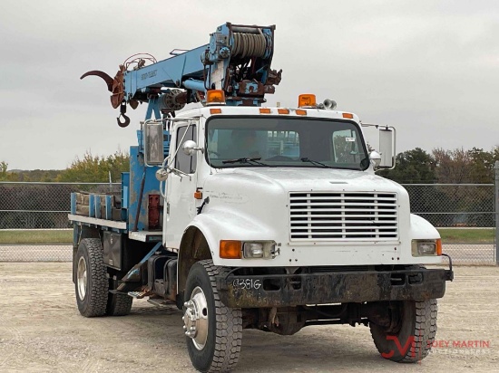 1995 INTERNATIONAL 4800 4X4 AUGER/ WINCH TRUCK