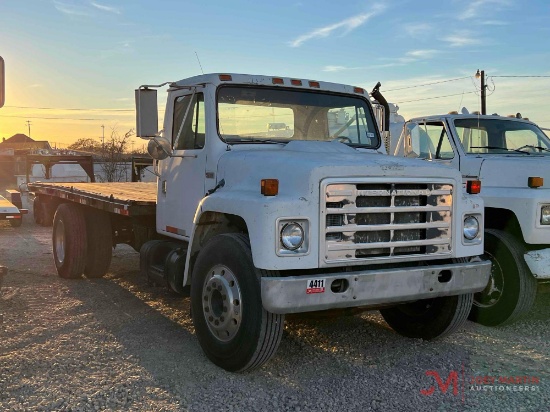 1985 INTERNATIONAL S1600 FLATBED TRUCK