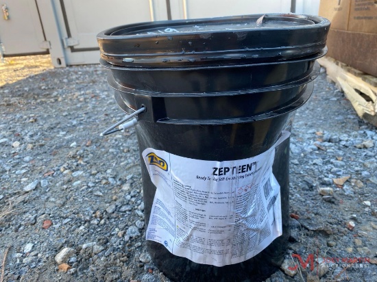 5 GALLON BUCKET OF ZEPTEEN DEGREASER