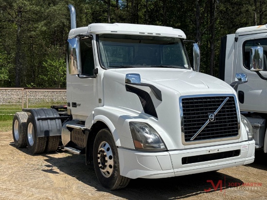 2016 VOLVO DAY CAB TRUCK TRACTOR
