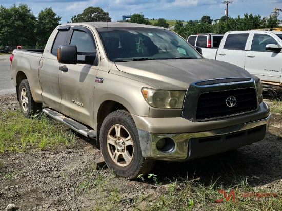 2008 TOYOTA TUNDRA SR5 PICKUP TRUCK