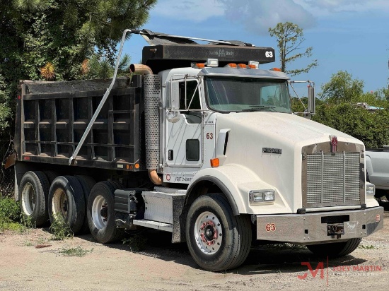 2011 KENWORTH T800 TRI-AXLE DUMP TRUCK