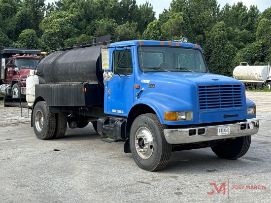 1998 INTERNATIONAL 4900 S/A ASPHALT DISTRIBUTOR TRUCK