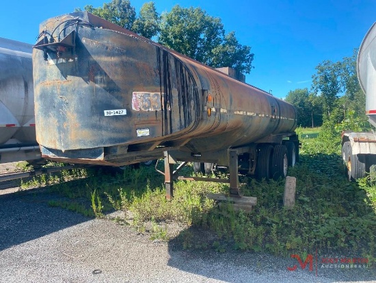 1052 FRUEHAUF 5500 GALLON T/A TANK TRAILER