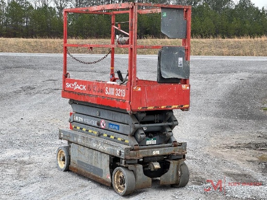 2013 SKYJACK SJIII 3219 ELECTRIC SCISSOR LIFT