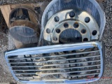 CONTENTS OF PALLET: TRUCK WHEEL SIMULATORS, HUB CAPS, & FREIGHTLINER GRILL